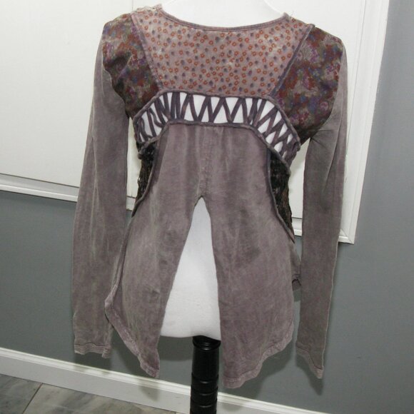 Gimmicks by BKE Boho Cutout/Slit Back Knit Top Size XS - Picture 5 of 7